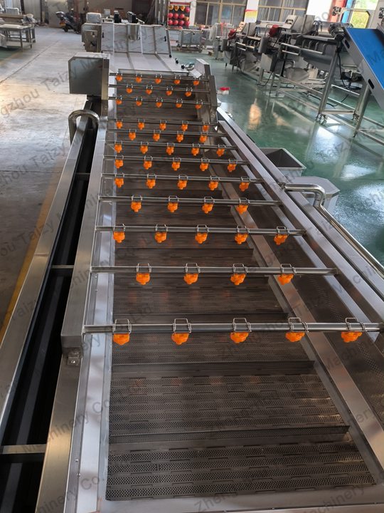 Spray heads on bubble washers