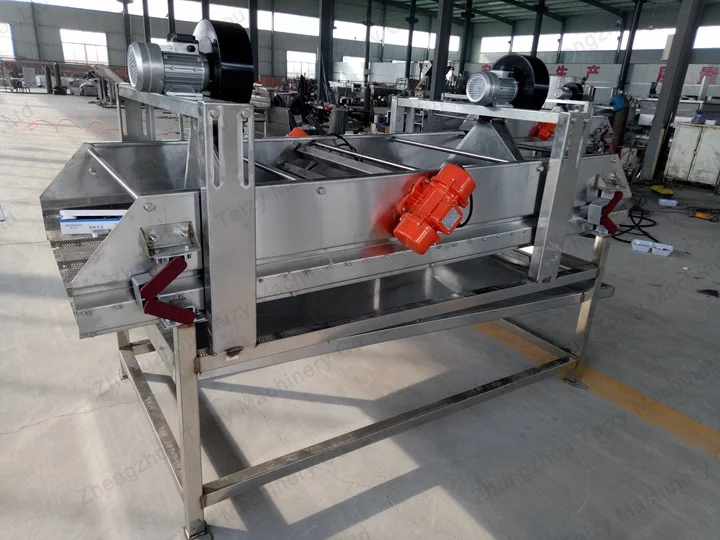 Vibrating dewatering screen