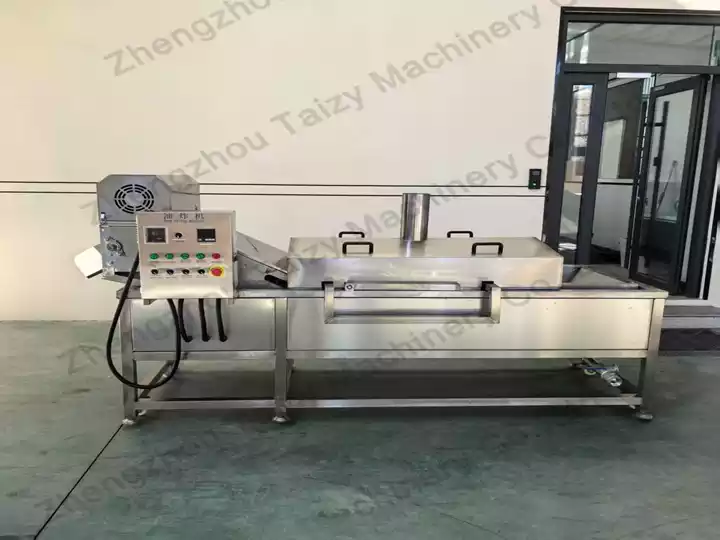 Continuous fryer for snacks