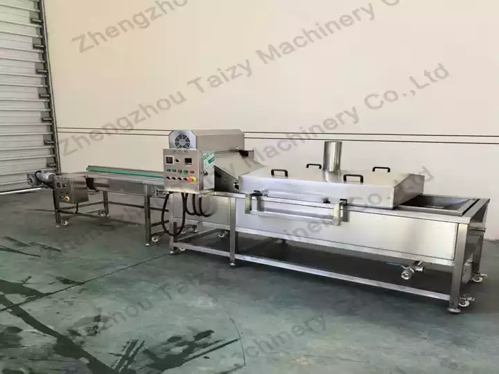 Continuous frying machine
