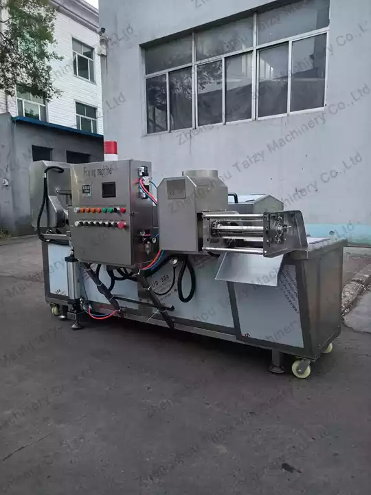 Industrial deep fryer for meat patty production