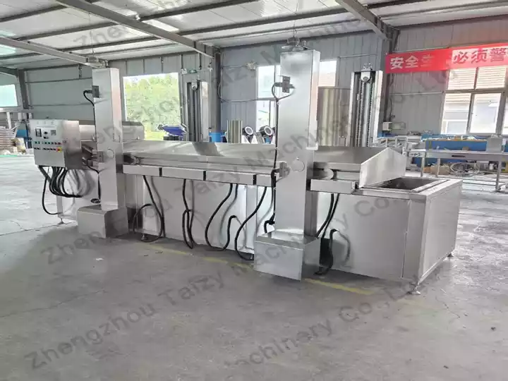 Large capacity continuous frying machine