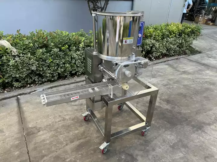 Patty forming machine
