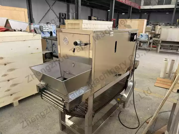 Dry garlic peeling machine